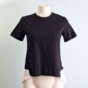 🅱️🅾️G🅾️ Banana Republic Black and White Pleated Short Sleeve Tee